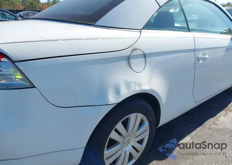 2009 Volkswagen Eos Komfort z USA, uszkodzony, nr VIN WVWBA71F09V023201